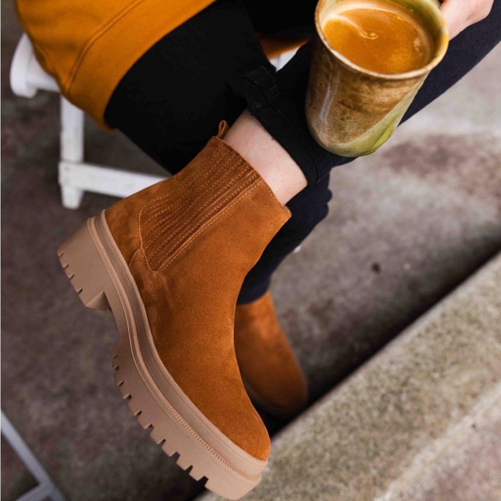 Portland Leather (Patina) | Kiki Chunky Chelsea Boots - Toffee | Sz 8
